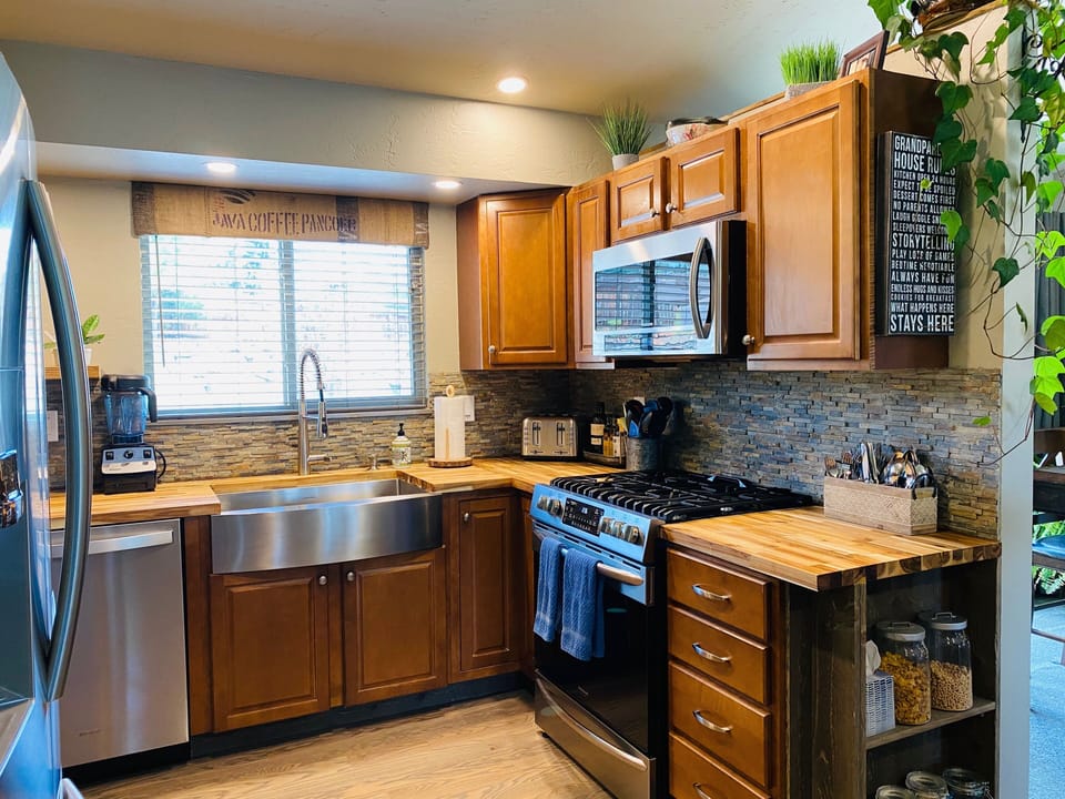 Newly remodeled kitchen with upgraded appliances. 