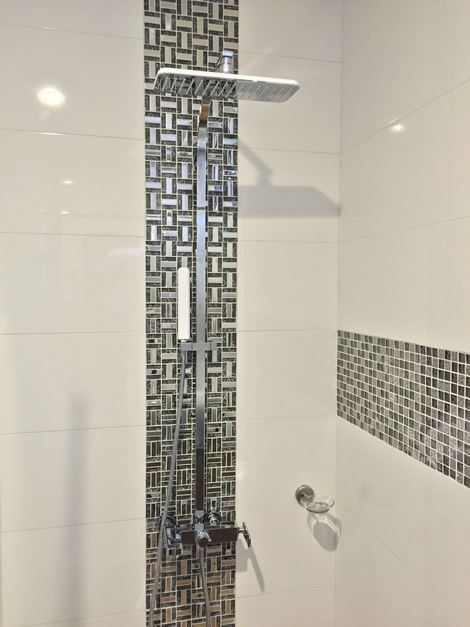 Grand Suite, 2 Queen Beds, Non Smoking, Garden View | Bathroom | Shower, hydromassage showerhead, free toiletries, hair dryer