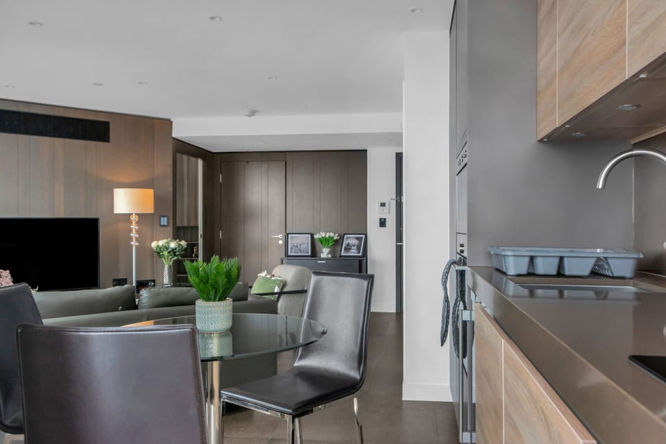 Luxury Apartment, 1 Bedroom, City View | Private kitchen | Toaster, dining table