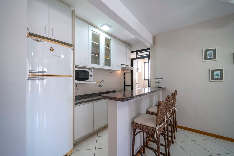 Basic Apartment | Private kitchen | Fridge, microwave, stovetop, cookware/dishes/utensils