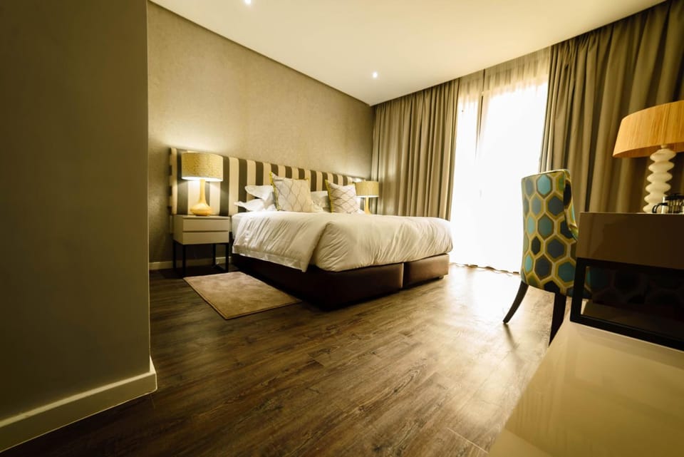 Premium bedding, in-room safe, WiFi (free), bed sheets