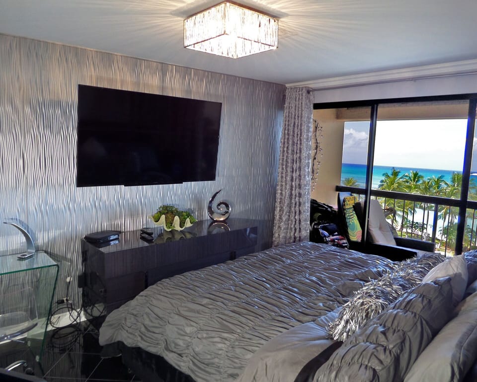 King size bed in Master bedroom with view of Waikiki Beach