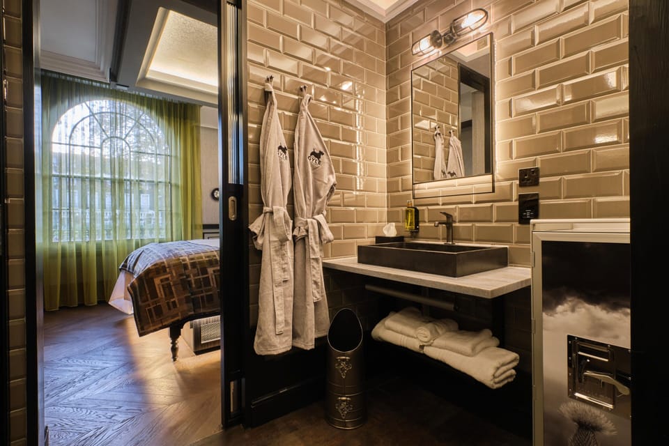 Gyle Suite | Bathroom shower