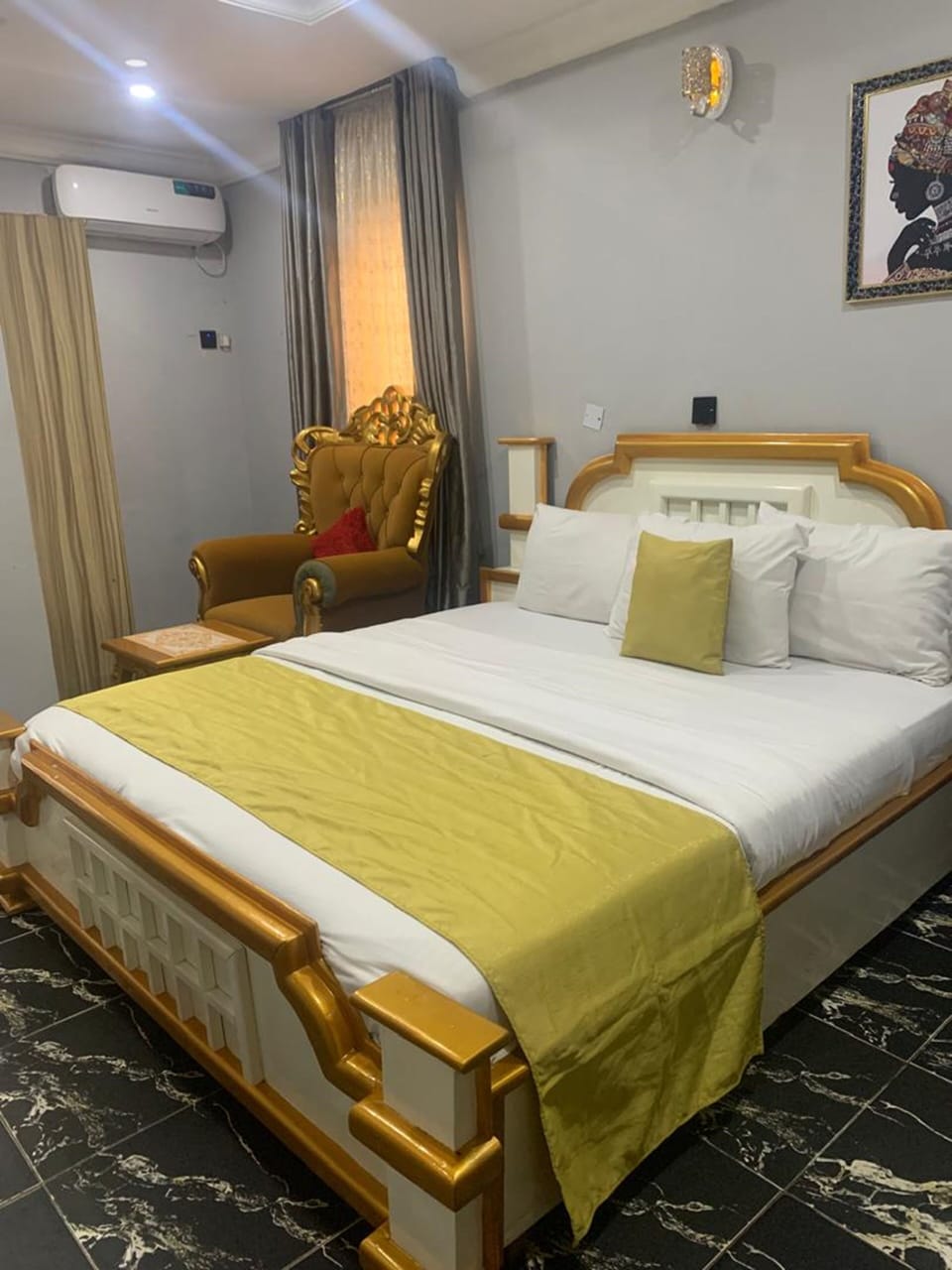 Suite | Desk, laptop workspace, blackout drapes, free WiFi