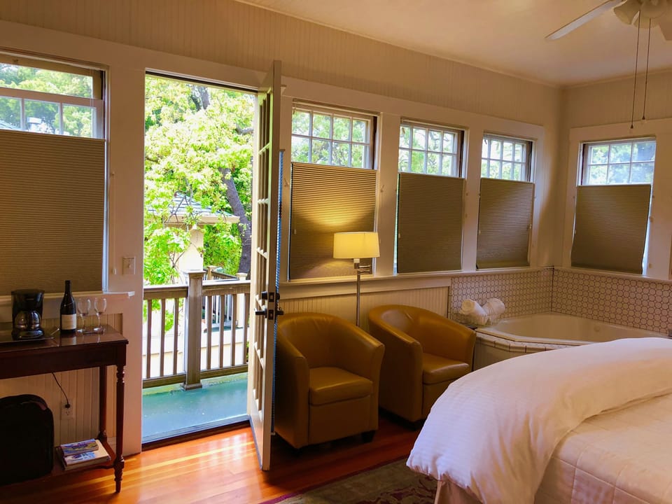 Superior Room, 1 King Bed, Non Smoking | Balcony