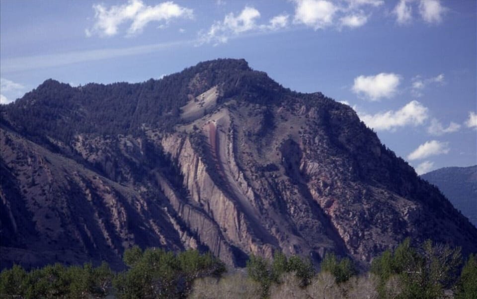 Gardiner Cabin by Yellowstone Park / Dates Open Cabin in Montana
