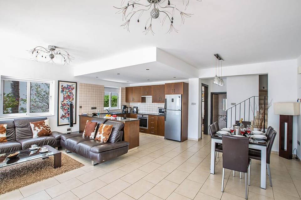 Living room, dining area and kitchen