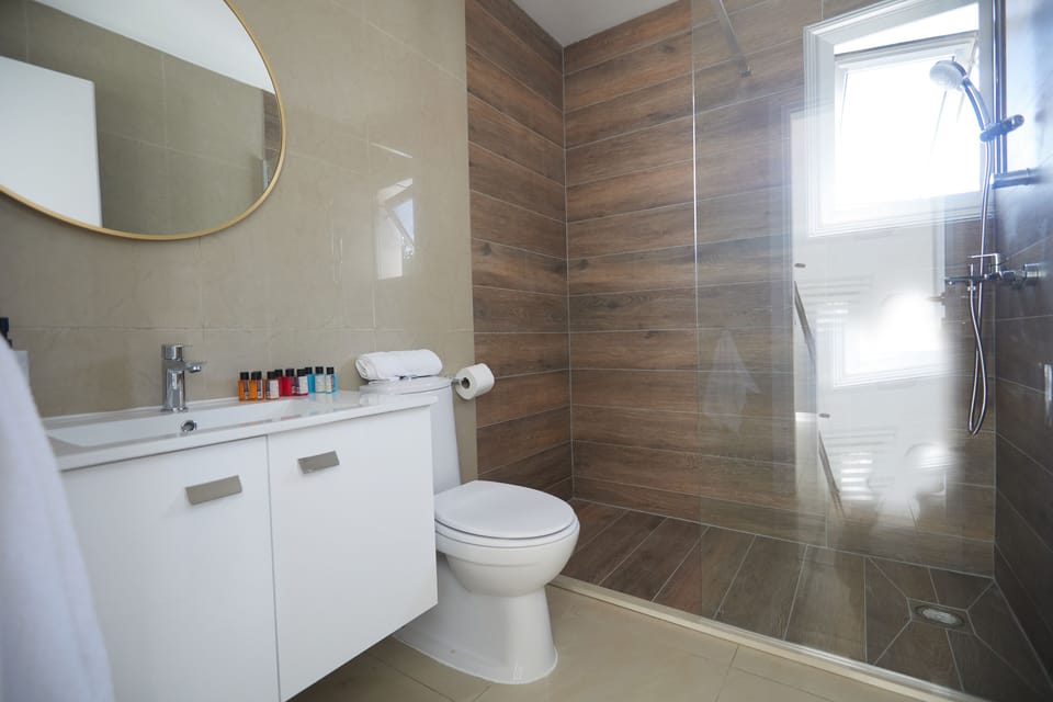 Main Bathroom with shower and WC
