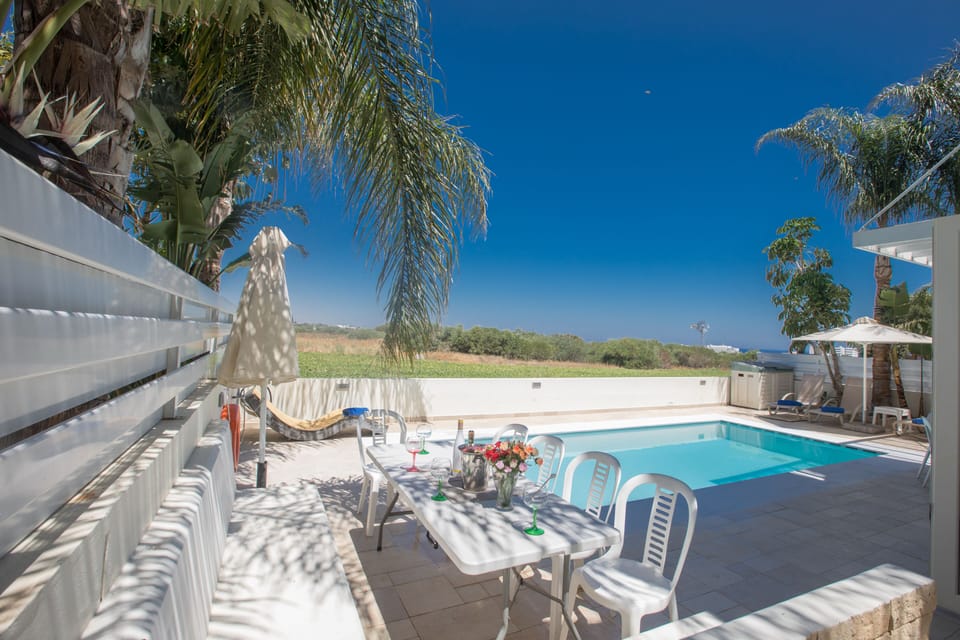 Garden with barbecue, seating area, dining area, sunloungers and private pool