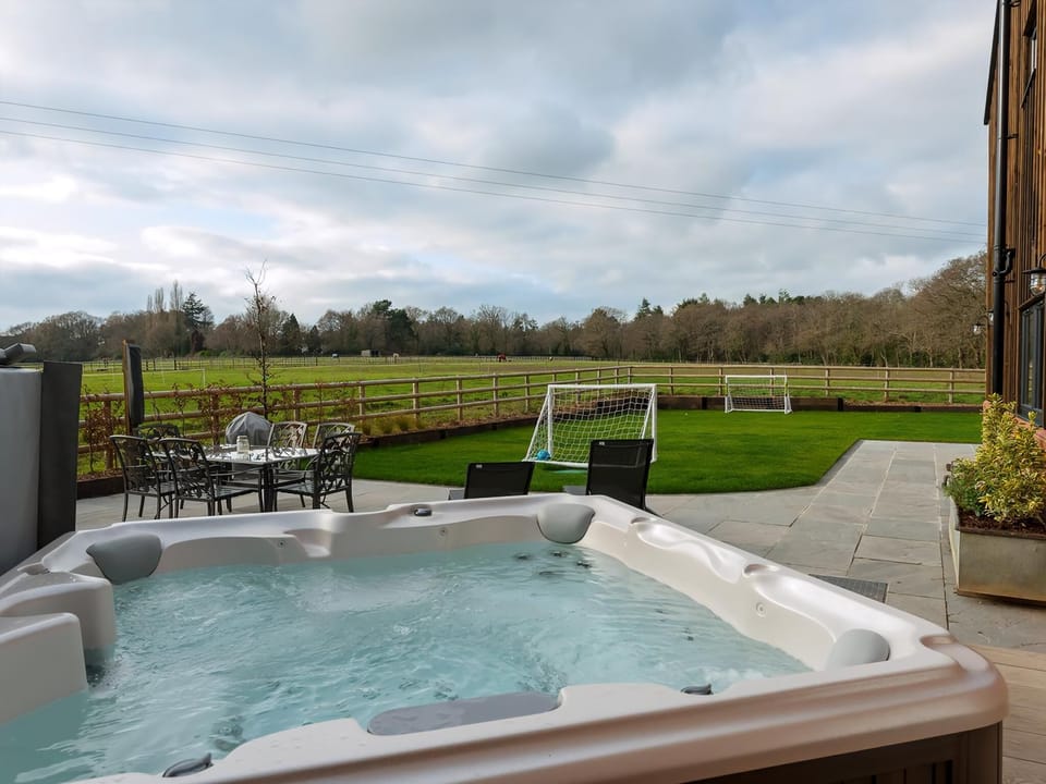 Private hot tub for 6 | The Haybarn - Bedborough Farm Cottages, Wimborne