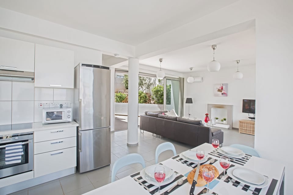 Kitchen and dining area