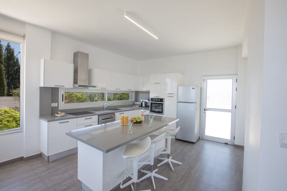 Fully Equipped kitchen complete with island and extra seating for 3 people