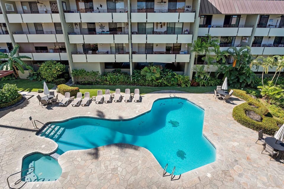 Pool (salt water and heated) and hot tub