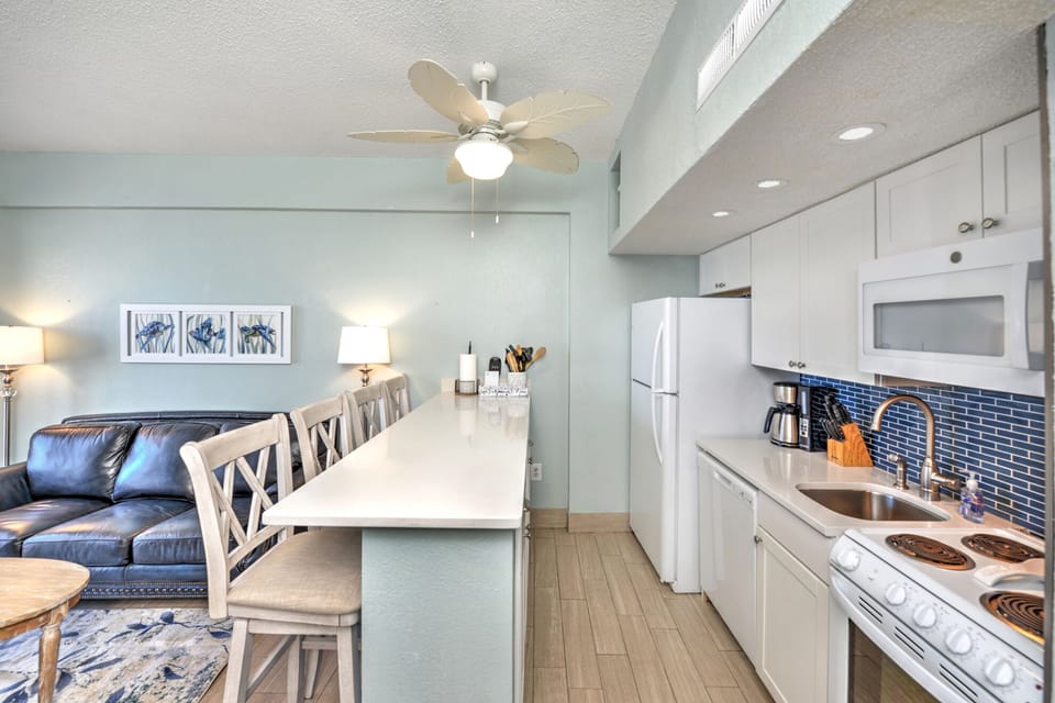 Hawaiian Inn Resort - Kitchen