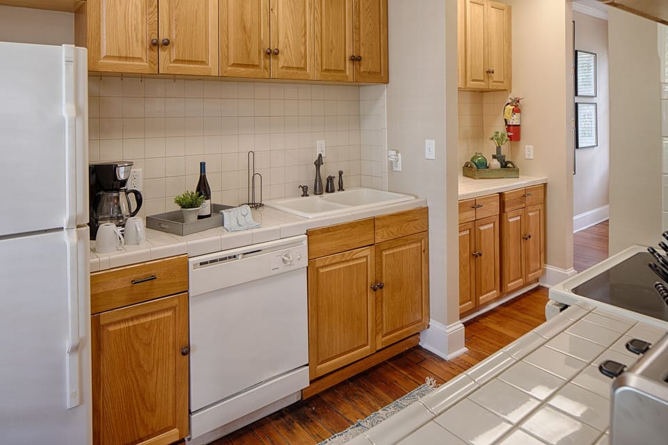 A full kitchen with butler's pantry.