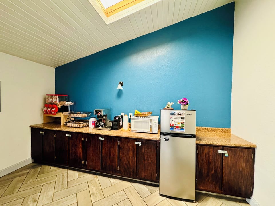 Free daily continental breakfast