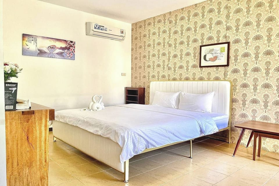 Deluxe Room | Premium bedding, desk, free WiFi, bed sheets