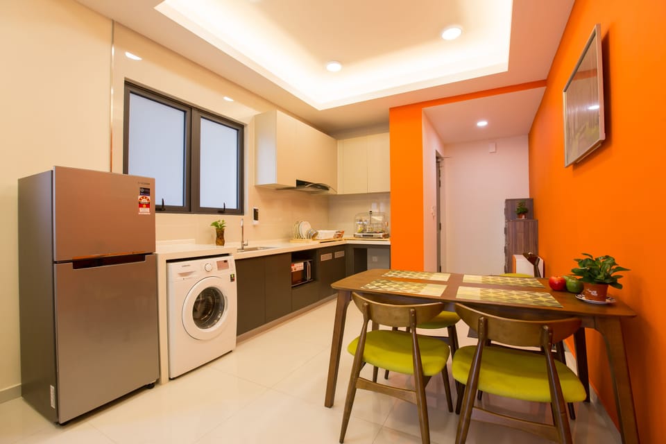 Comfort Apartment, 3 Bedrooms | Private kitchen | Fridge, stovetop