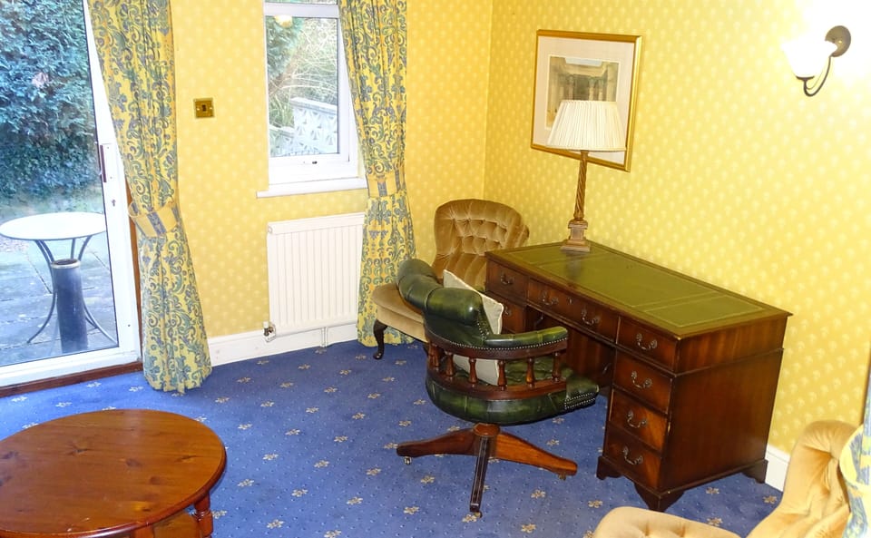 Suite | In-room safe, individually decorated, individually furnished, desk