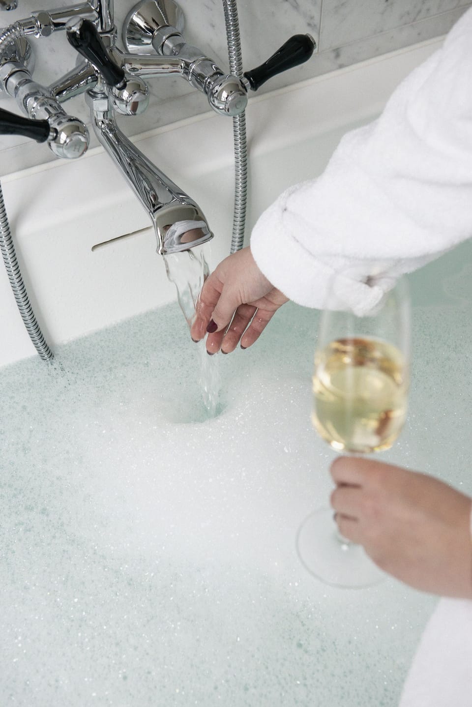 Deluxe Room, 1 Queen Bed | Bathroom | Free toiletries, hair dryer, bathrobes, towels