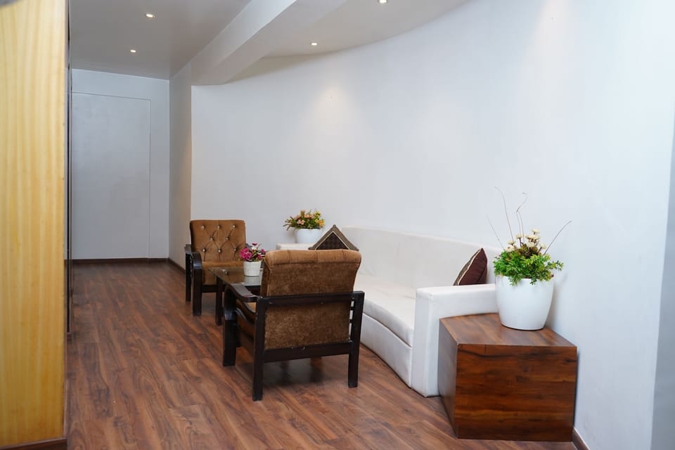 Semi Suite | Living area | 42-inch LED TV with premium channels, TV