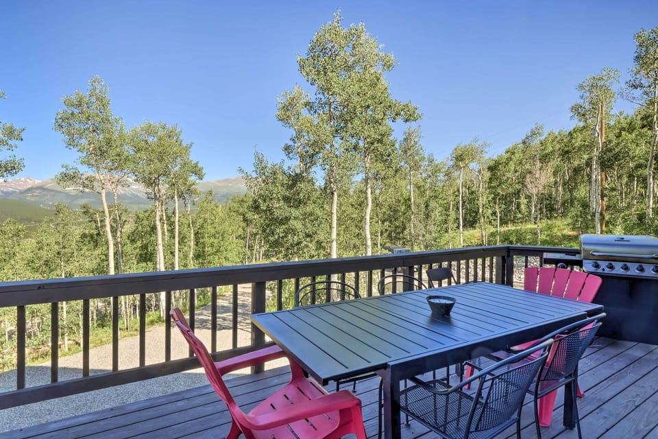Furnished Deck | Gas Grill