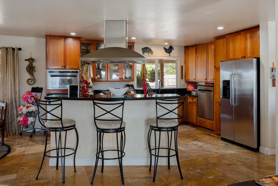 Bar dining off of kitchen 