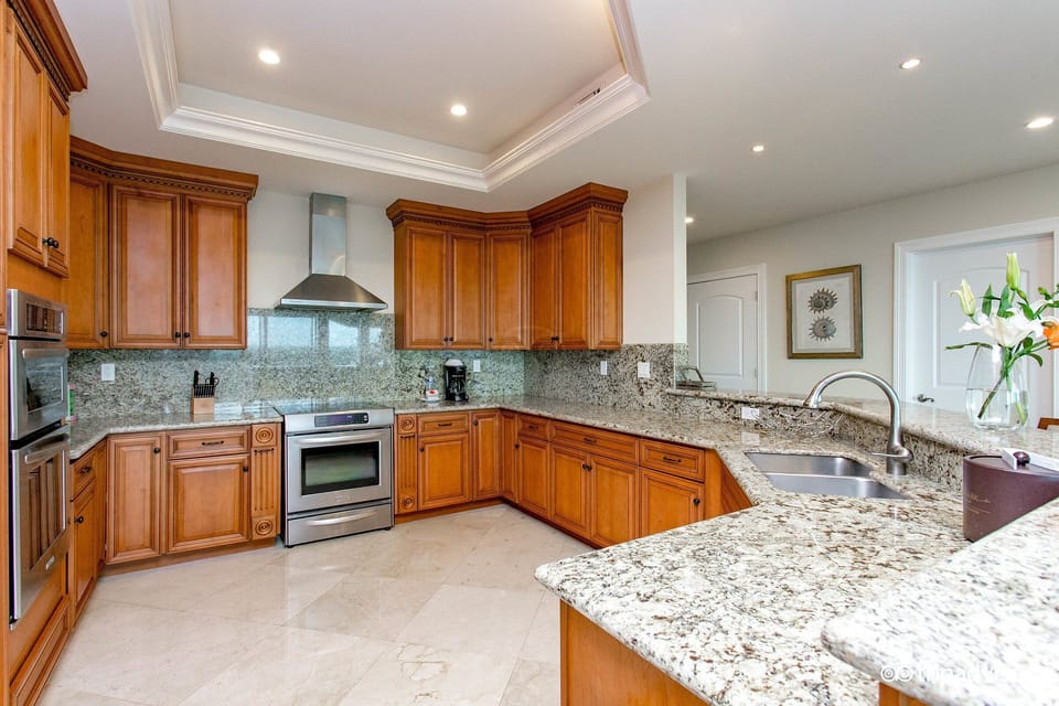 GOURMET KITCHEN EQUIPPED WITH ALL YOU NEED FOR A SMALL OR A LARGE SIZE PARTY