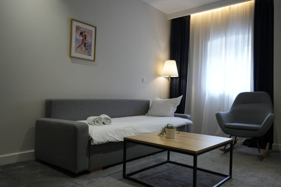 Standard Triple Room | Premium bedding, Tempur-Pedic beds, minibar, in-room safe