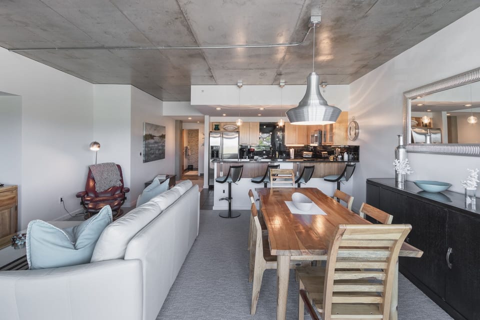 Living Room & Dinning Area