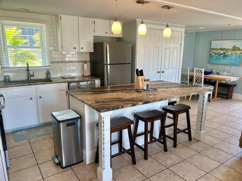 Beautiful granite countertop with 4 barstools. 

