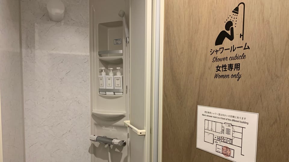 Shower, free toiletries, hair dryer, bidet