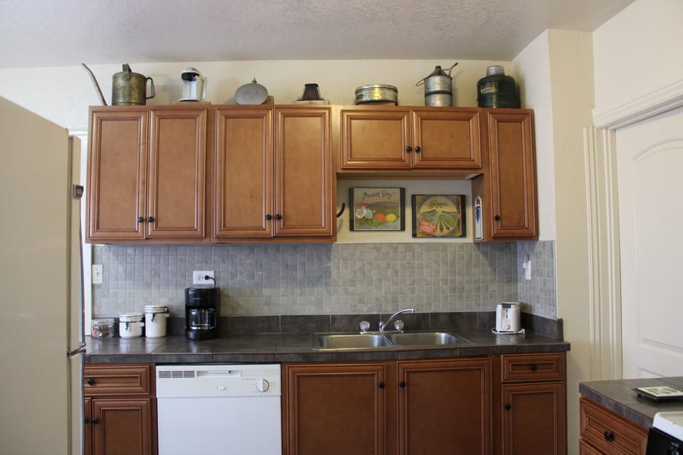 Full Kitchen w/dishwasher