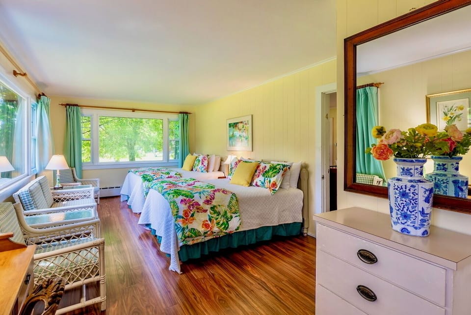 bedroom suite with 2 doubles