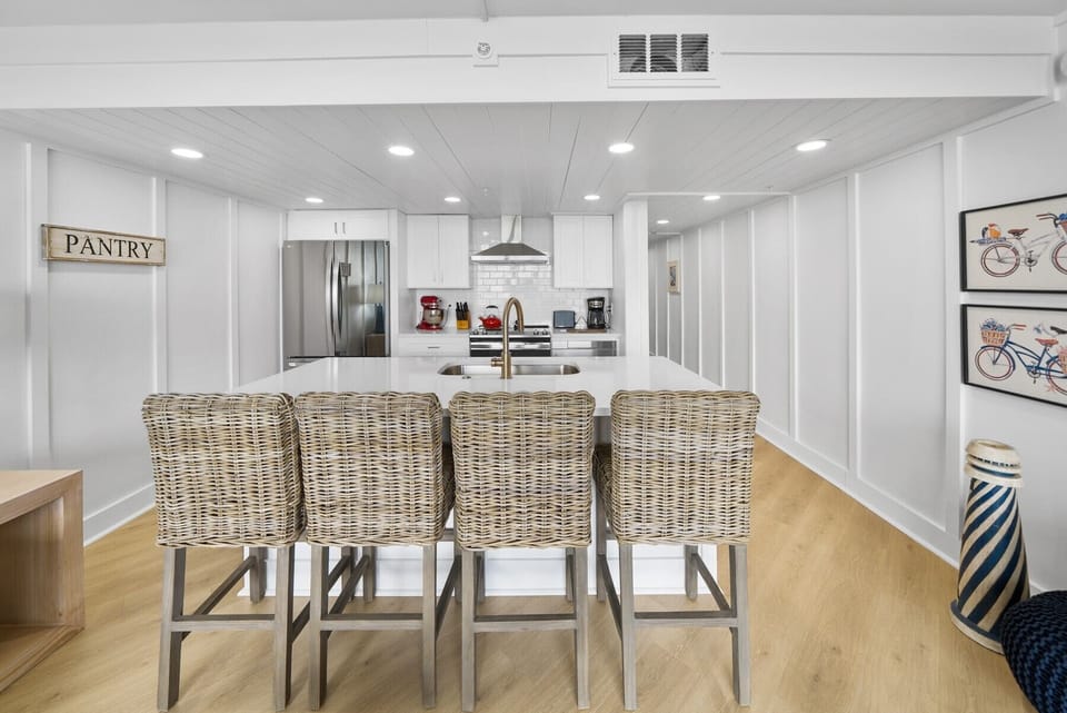 Bar seating for 4
