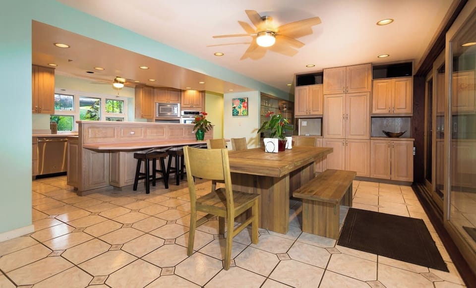 Dining area and kitchen 