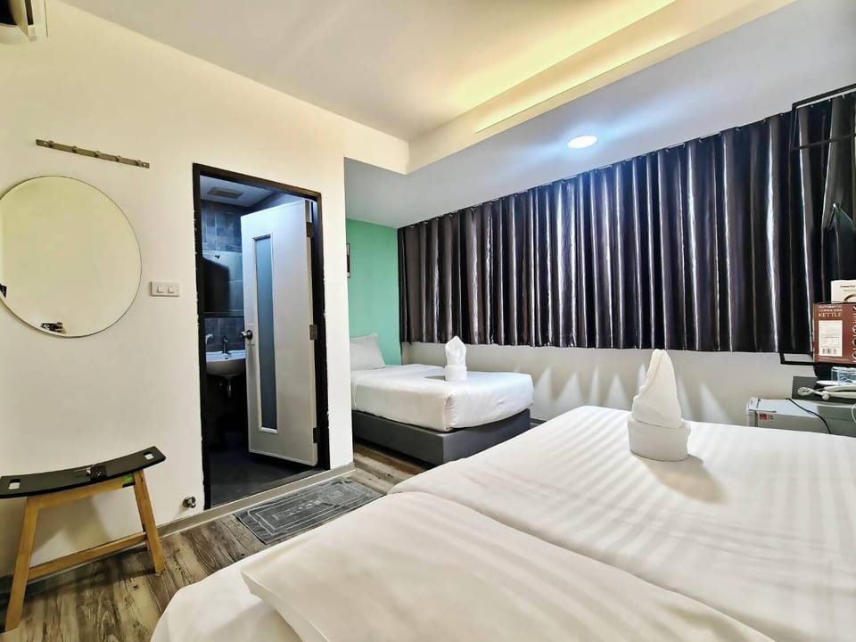 Superior Twin Room | Premium bedding, minibar, in-room safe, free WiFi