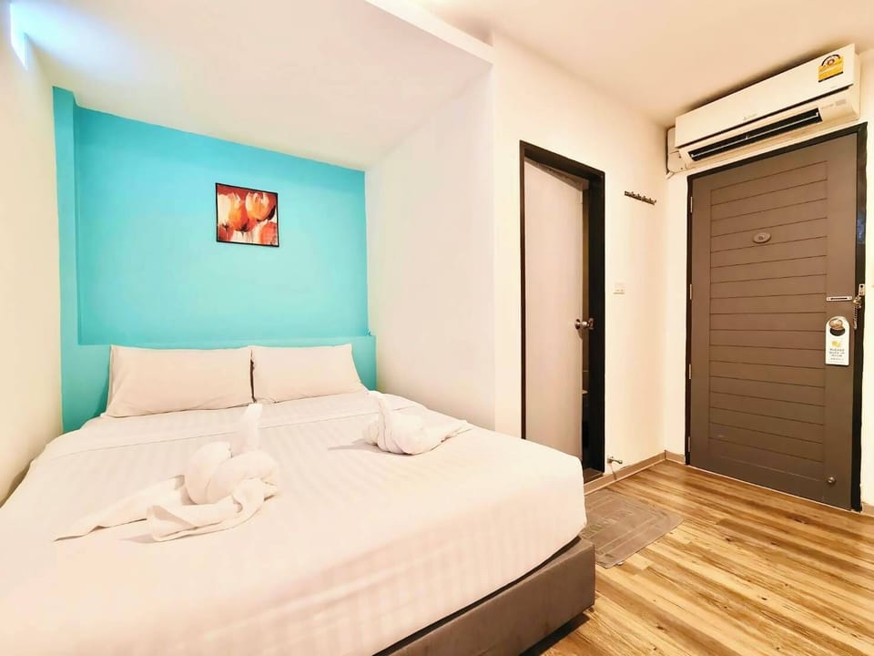 Superior Double Room, 1 King Bed | Premium bedding, minibar, in-room safe, free WiFi