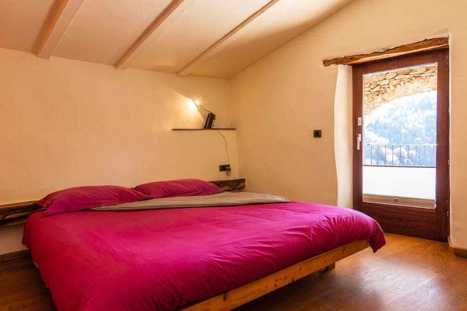 Habitacion familiar La Galeria | Desk, blackout drapes, soundproofing, bed sheets