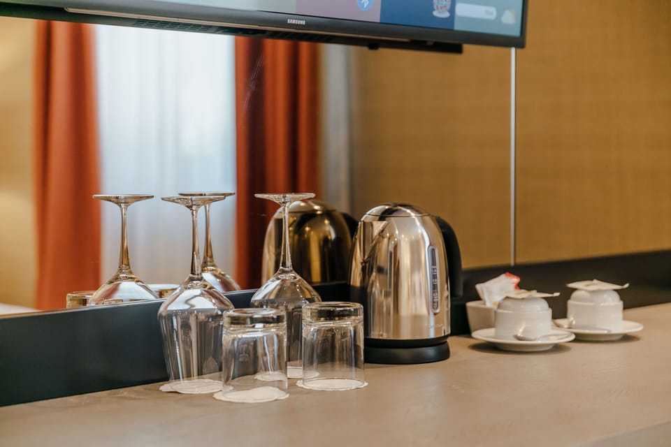 Double Room, Mountain View | Minibar, in-room safe, individually decorated, individually furnished