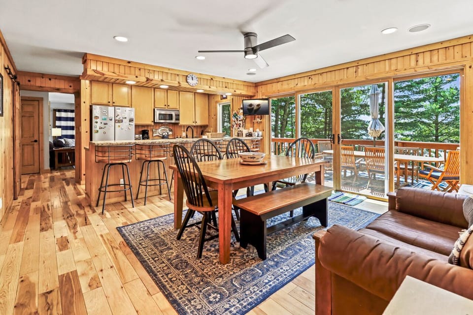 Dining room and kitchen again - it's a great room!