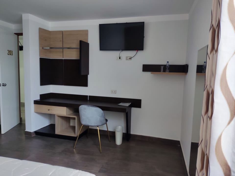 Comfort Single Room, 1 Large Twin Bed, Non Smoking, Courtyard View | Desk, laptop workspace, blackout drapes, soundproofing