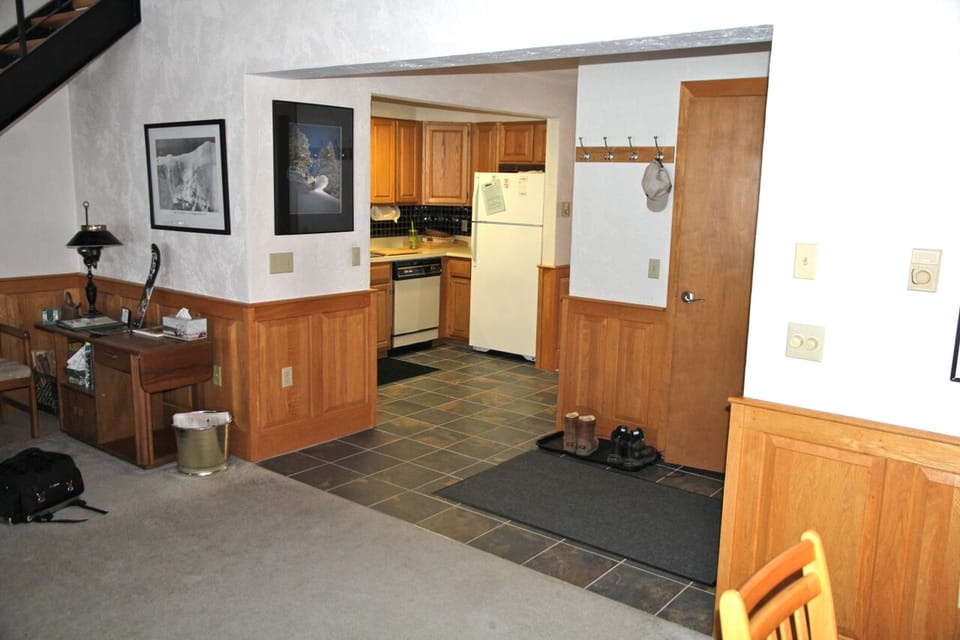 Entry hall and kitchen.
New tile floor.