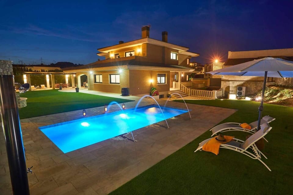 Natural landscape,Garden view,Pool view