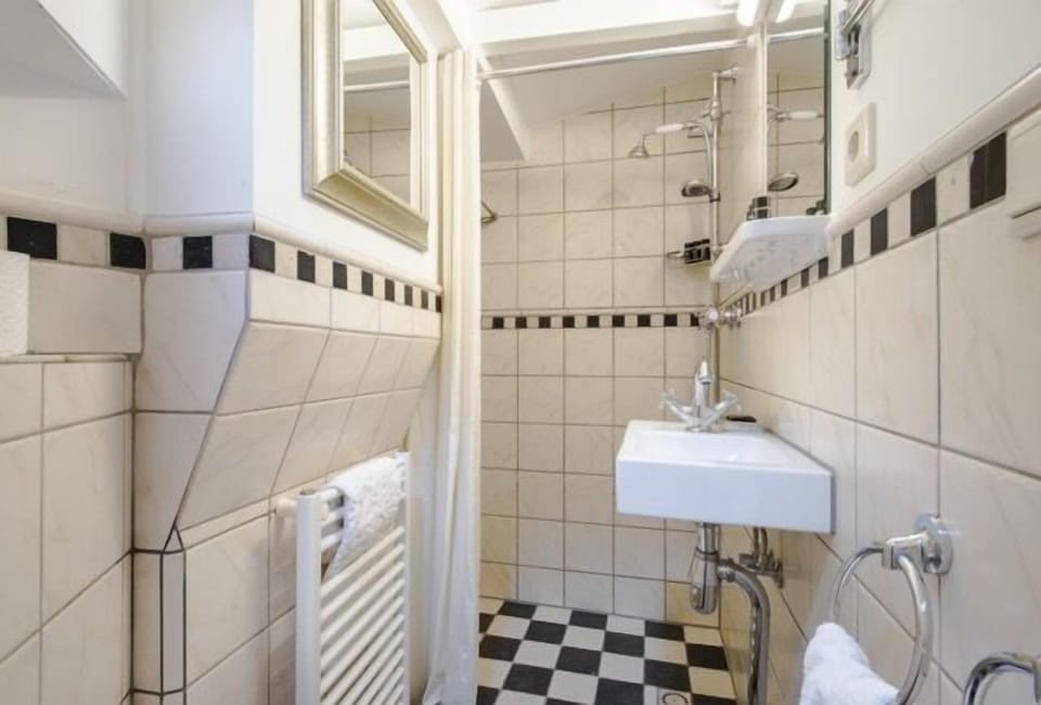 Bedroom floor bathroom - original Amsterdam styling retained