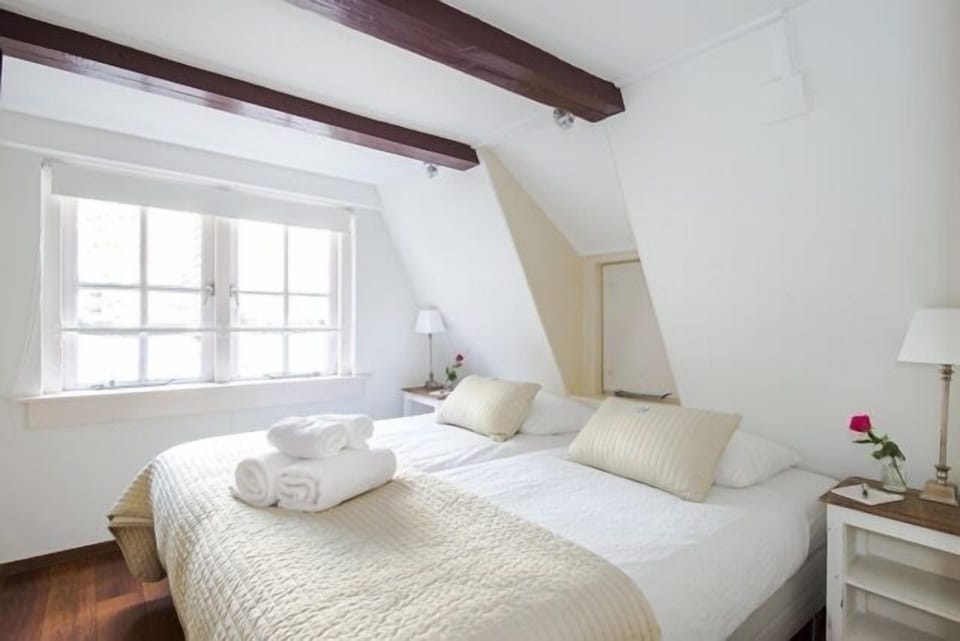 2nd bedroom - can be double bed or separated as 2 singles