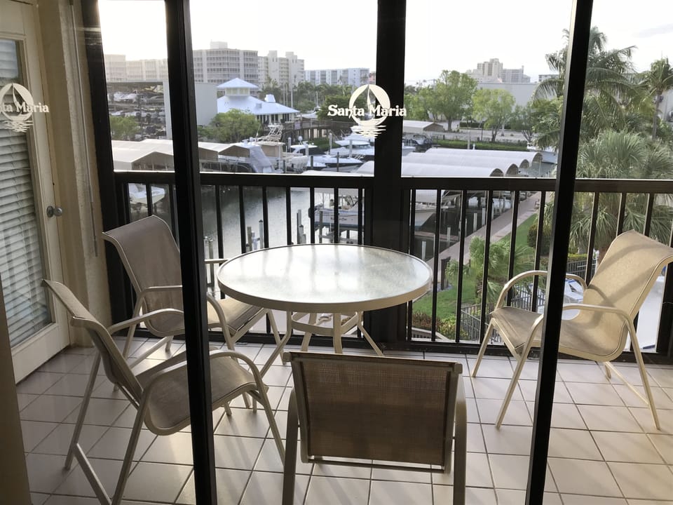 Relax on the private lanai.