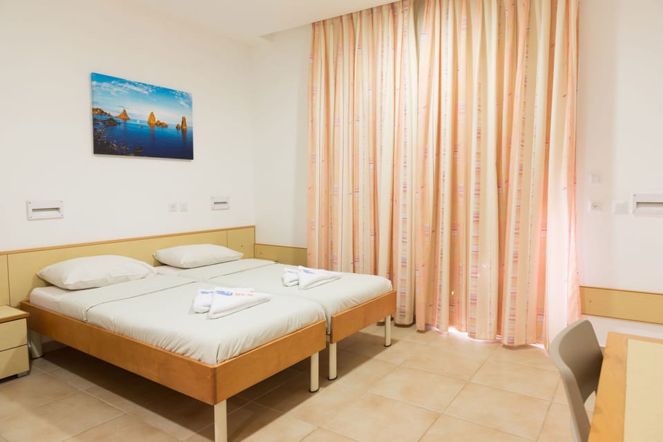 Standard Room, Non Smoking | Minibar, desk, blackout drapes, free WiFi