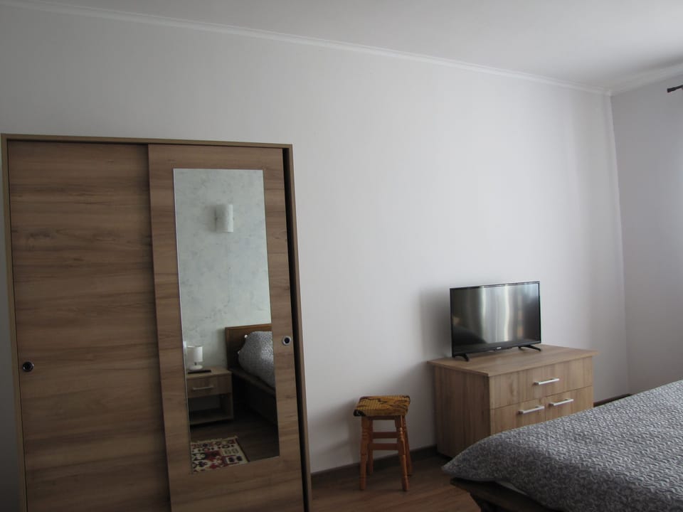 Standard Double Room, 1 Queen Bed, Non Smoking | Iron/ironing board, free WiFi, bed sheets