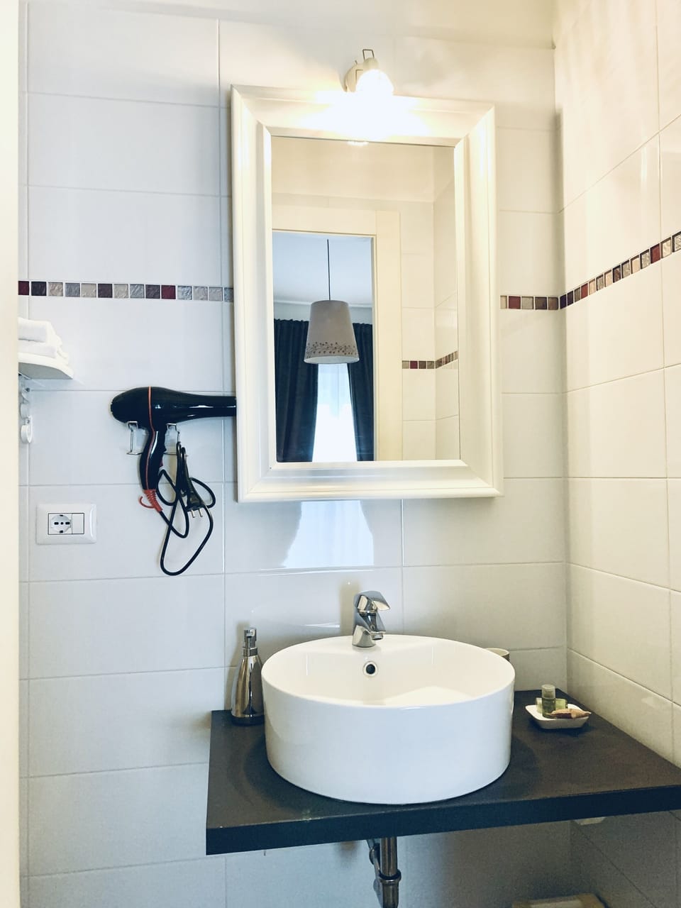 Superior Double Room, Ensuite | Bathroom | Shower, rainfall showerhead, free toiletries, hair dryer